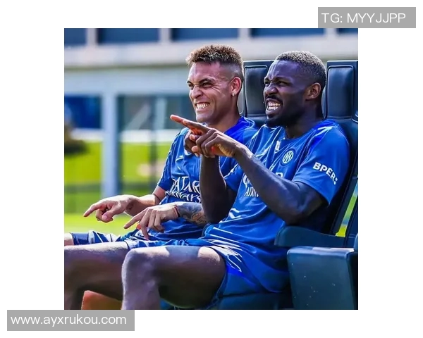 劳塔罗提前归队参与米兰全队合练展现强烈斗志 劳塔罗提前归队参与米兰全队合练展现强烈斗志