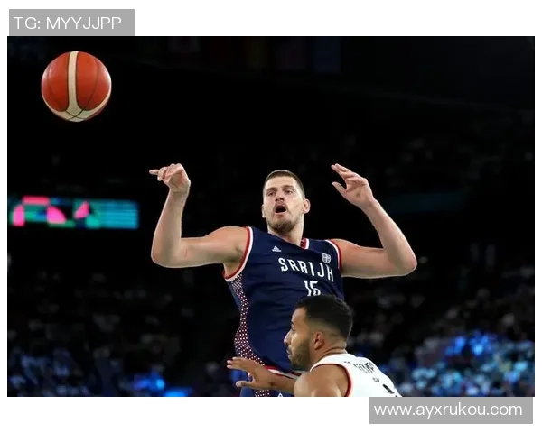 约基奇本赛季表现亮眼总得分仅次于SGA篮板助攻双双领跑联盟