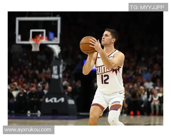 吉莱斯皮称赞布克场上威慑力强大自信出手是我唯一的要求