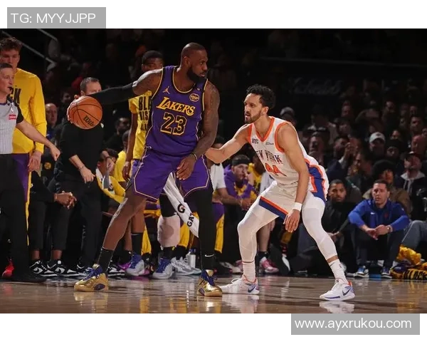 老詹40岁依然统治赛场中远投连得10分展现技术魅力 老詹40岁依然统治赛场中远投连得10分展现技术魅力